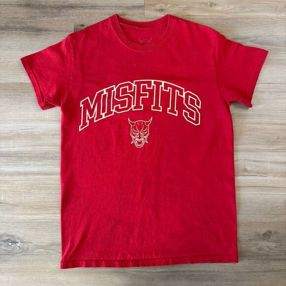 Corrupted Strength Red Misfits Gym Shirt Size Small Fitness Training Work Out - Picture 1 of 5